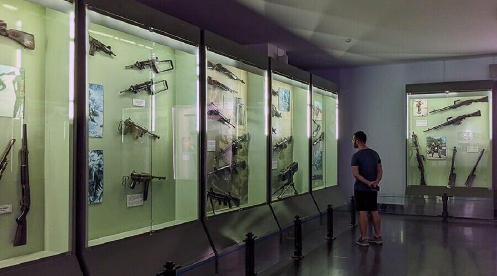 The first floor exhibition exhibits weapons and images from the war